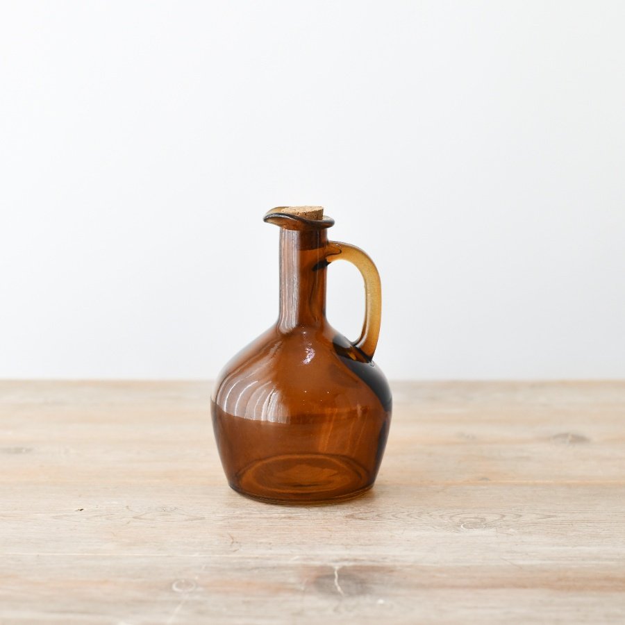 Inject some vibrancy into your kitchen with this stylish storage jug for your worktop