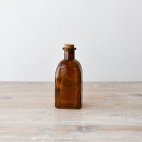 Brighten up your desk with this adorable bottle in a vibrant hue - perfect for adding a touch of color to your workspac