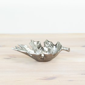 Enhance your table setting with our exquisite leaf trinket dish for a touch of sophistication.