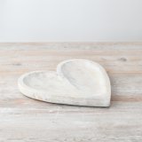 A gorgeous versatile heart dish in a whitewash finish.