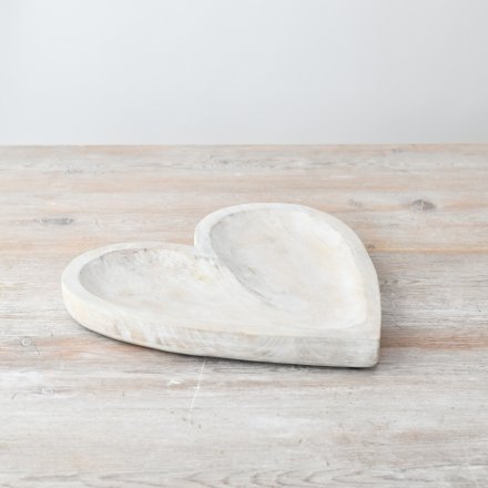 A gorgeous versatile heart dish in a whitewash finish.