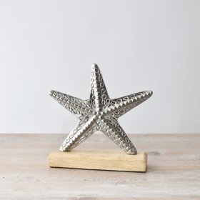 Bring a hint of coastal charm to your decor with our beautiful "Star On Base" ornament. 