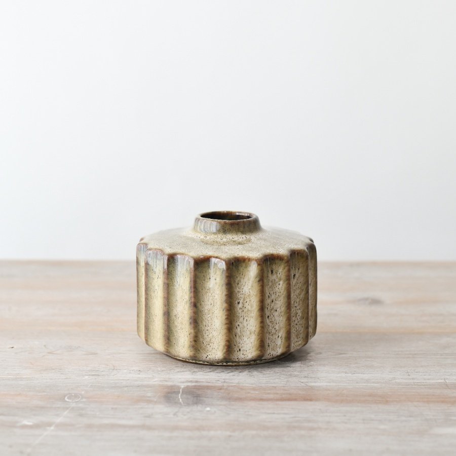 Enhance your table decor with a gorgeous minimalist stoneware vase. 