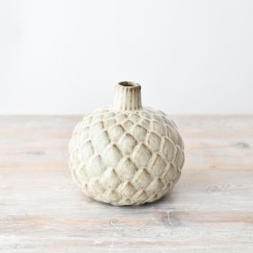 Add a touch of elegance to your decor with this chic vase adorned with beautiful flowers.