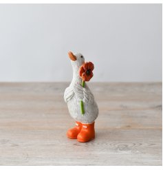 Add a touch of spring to your deco with this cute standing duck