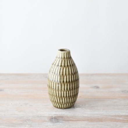 add a pop of colour to your favourite flowers with this stylish vase 