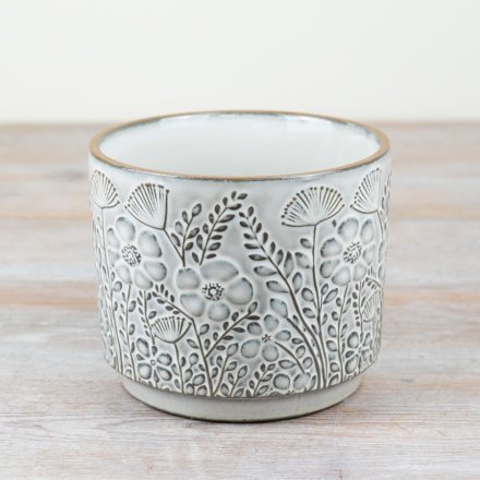Add a touch of style to your plant display with this chic ceramic planter. 