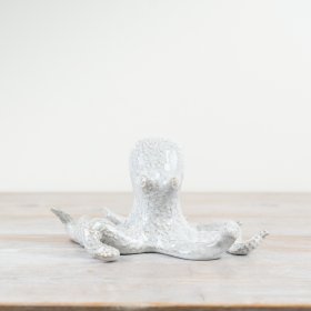 Bring the beauty of the ocean to your home with our exquisite octopus ornament.