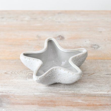 Add a coastal touch to the interior with this gorgeous glazed starfish bowl.