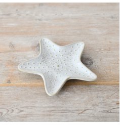 Transform your space into a coastal haven with this stunning porcelain starfish dish.