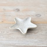 Create a coastal serenity with this gorgeous starfish dish made from porcelain. 