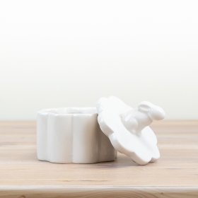 Add some charm the home with this glazed white trinket pot featuring a rabbit topped lid. Sleek and gorgeous.