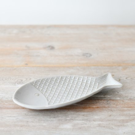 Impress guests with style using our charming fish tray for serving.