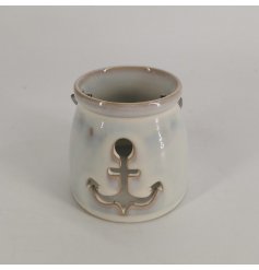 Bring a touch of seaside charm to your space with our Anchor Candle Cup. Elegant and illuminating. 