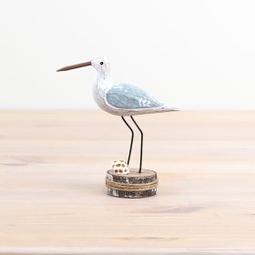 Add a touch of charm to your room with this adorable bird decor - perfect for a coastal-inspired look!