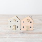the perfect little house to sit on your mantel.