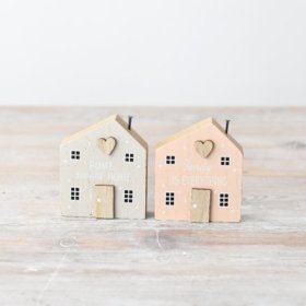 Adorable home for your mantel. Ideal for decoration