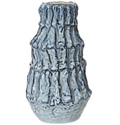 A classic tall flower vase ideal for all flower arrangements