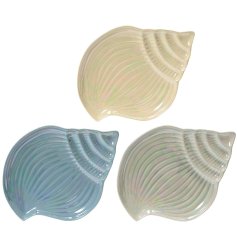 Bring seaside vibes to your table with our stunning Porcelain Sea Shell Plate. Perfect for any occasion.