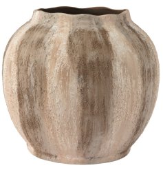 Stylish vase for your favourite  flowers. Round shape adds elegance to any room. 