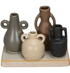 A must have interior accessory in chic neutral colours. Featuring a speckled base with four mounted vases