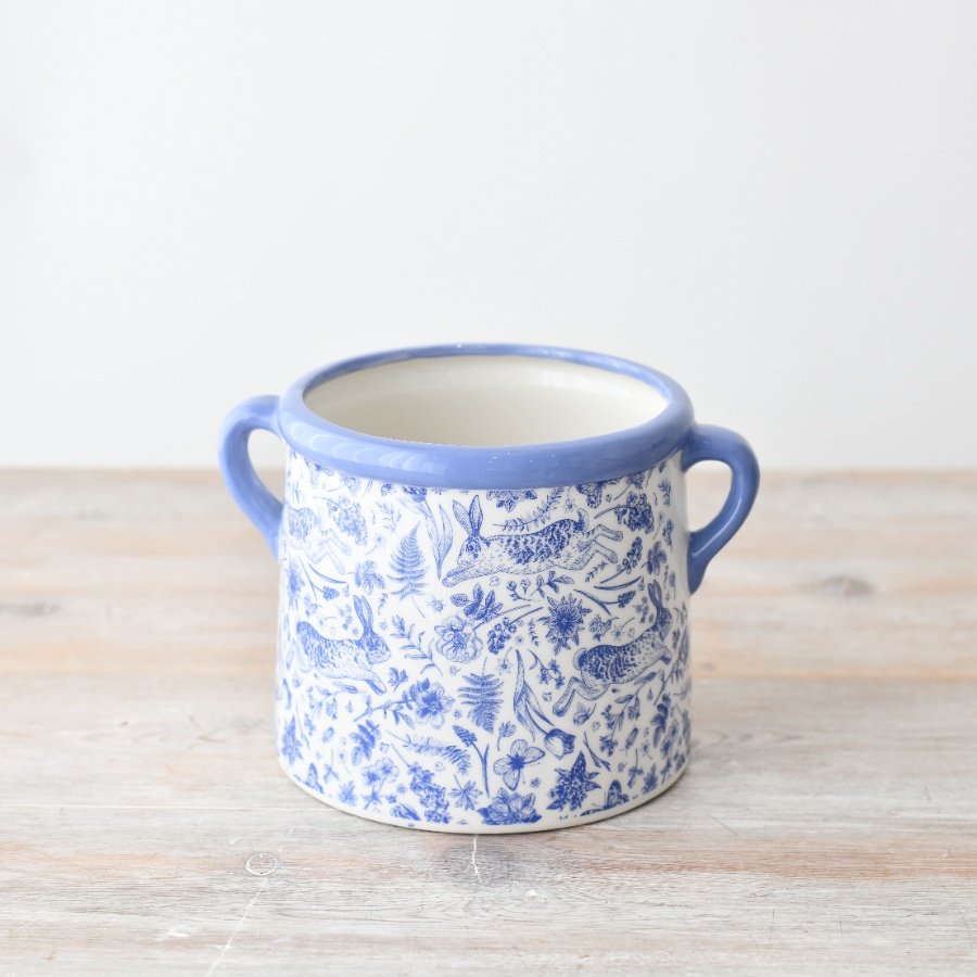 Add charm to your decor with this pot adorned with a gorgeous hare design. 