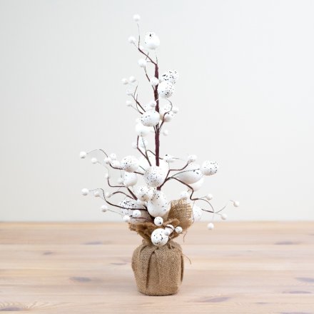 Revamp your Easter celebrations with our gorgeous White Egg Tree. Perfect for adding a touch of elegance. 