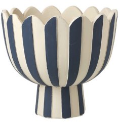 A stunning decorative stripped bowl ideal for dinner parties 