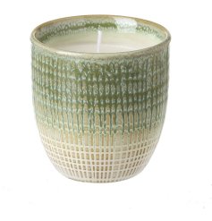 Light up your home with warmth and elegance with our stunning Ceramic Gradual Colour Yellow Pot Candle. 