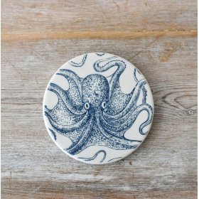 This round coaster features stunning blue tentacles, perfect for adding a touch of ocean-inspired charm to any surface