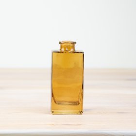 Enhance your home decor with a stunning pop of color using this beautiful vase.