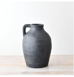 Refresh your decor with this charming jug vase.