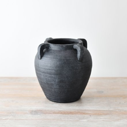 display your favourite flowers and blooms in style with this vase 