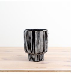 stunning lined planter in black and cream