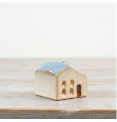 This 5cm ceramic house has a soft blue roof and cut-out windows that warmly illuminate with LED light.