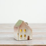Add cozy charm with this 8cm LED ceramic house featuring a green roof for warm, inviting light.