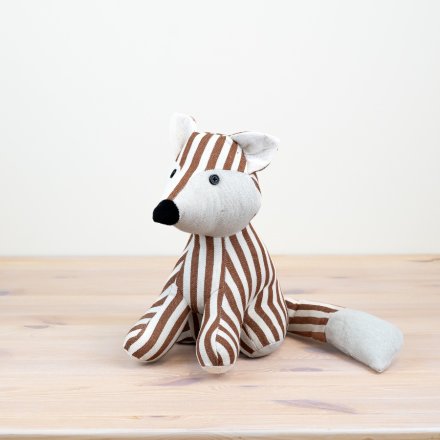 Add a pop of colour to your decor with our charming red and neutral-toned rustic doorstop. Beautifully crafted and func