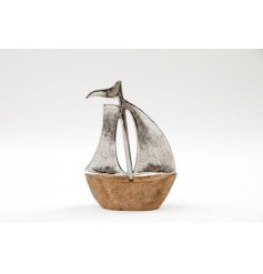 a mixture of metal and wood this boat deco is a must have 