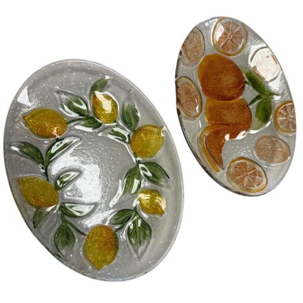 Stunning glass plate featuring a lemon motif entwined with lush foliage, perfect for showcasing in your kitchen.