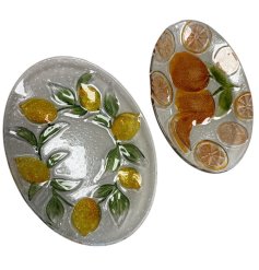 Stunning glass plate featuring a lemon motif entwined with lush foliage, perfect for showcasing in your kitchen.
