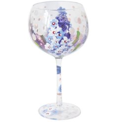 Experience the refined and aromatic sip of gin with the Delphiniums Gin Glass. 