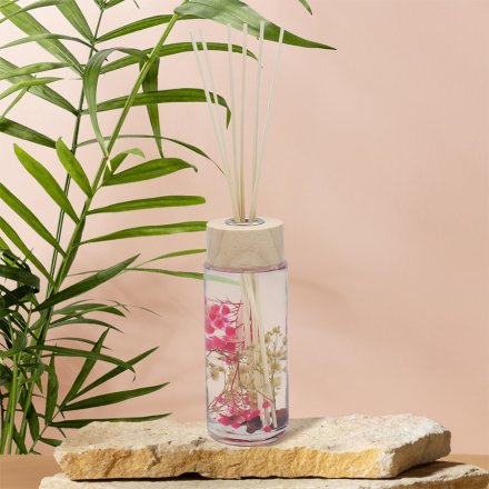 Indulge in ultimate luxury with our Velvet Rose & Oud Diffuser 