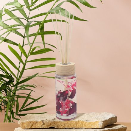 Experience warmth & relaxation with this beautifully scented diffuser, perfect for setting a cozy atmosphere.