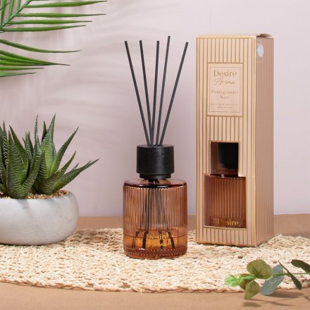 Enhance your home with the delightful aroma of Pomegranate from this diffuser.