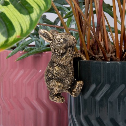 Meet our newest green buddy, the Plant Pot Pals Hare! Made with love and intricate detailing, 