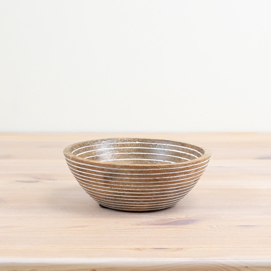 Enhance your table with our exquisite mango wood bowl for a touch of class and sophistication