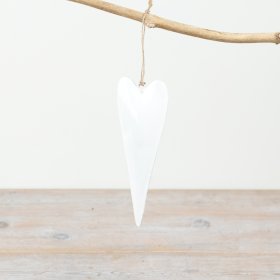 Add a touch of elegance to your decor with our white iron heart. Hang it from twine for a charming touch.
