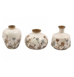 Add charm to your home with our elegant Floral Pattern Vase 