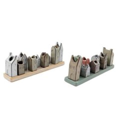 Add elegance and charm to your home with our 30cm House Bud Vases