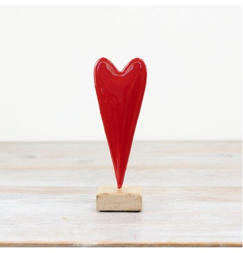 Add colour and texture to the home with this bold and beautiful heart ornament.